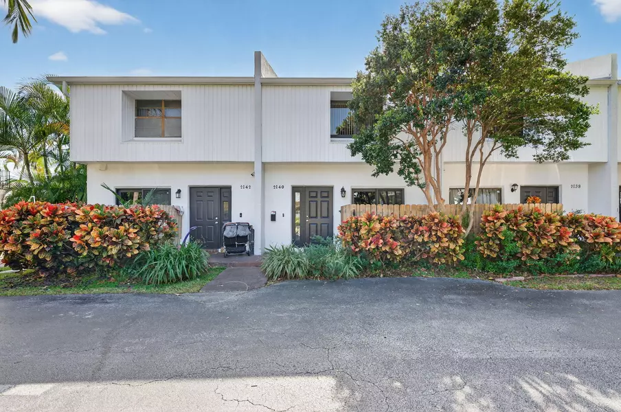 2140 NE 44th ST, Lighthouse Point, FL 33064
