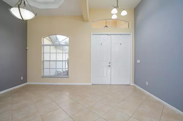 Port Saint Lucie, FL 34984,555 SE Nome DR