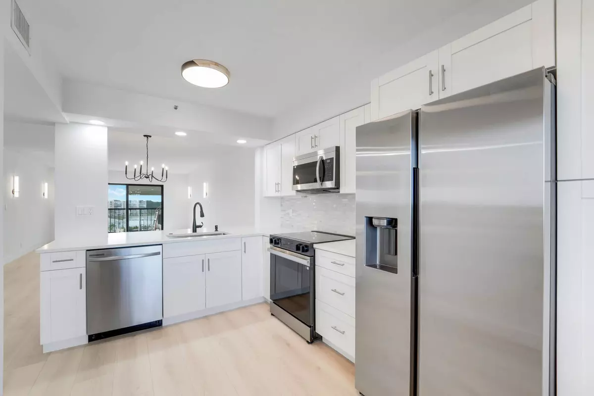 Delray Beach, FL 33446,7076 Huntington LN 803