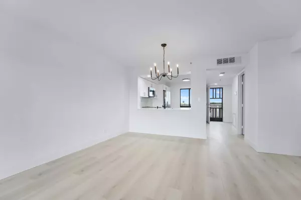 Delray Beach, FL 33446,7076 Huntington LN 803