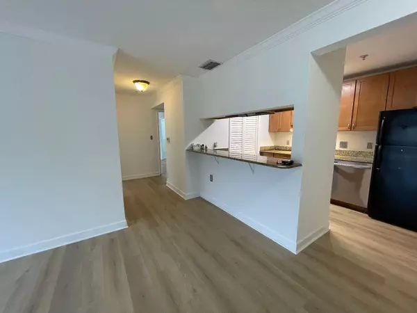 Boynton Beach, FL 33426,2303 N Congress AVE 11