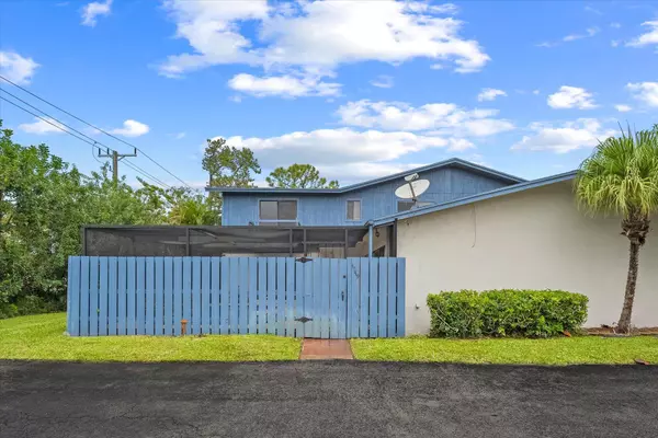 4749 Holly Lake DR, Lake Worth, FL 33463