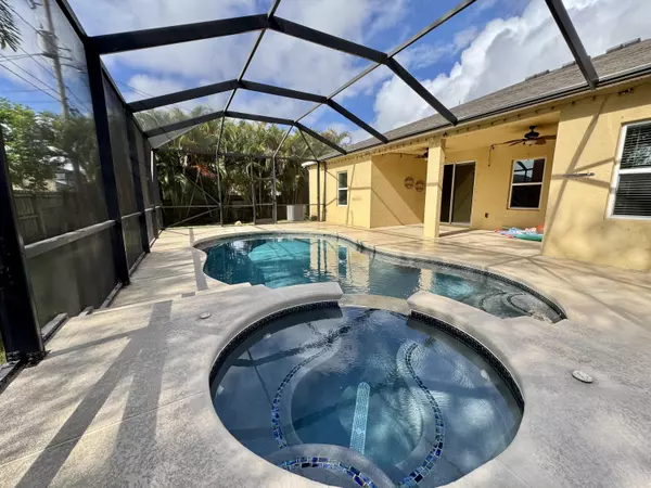 Port Saint Lucie, FL 34953,520 SW Dailey AVE