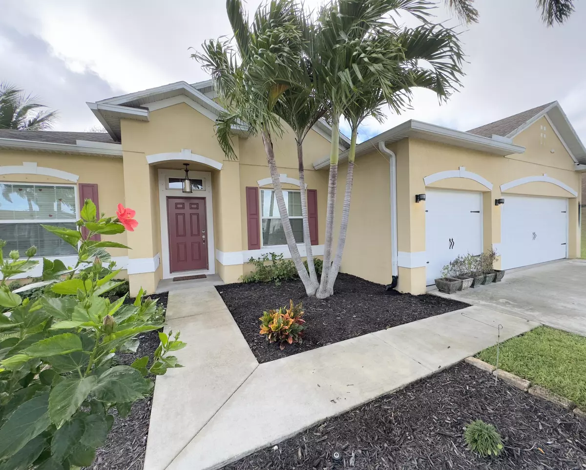 Port Saint Lucie, FL 34953,520 SW Dailey AVE