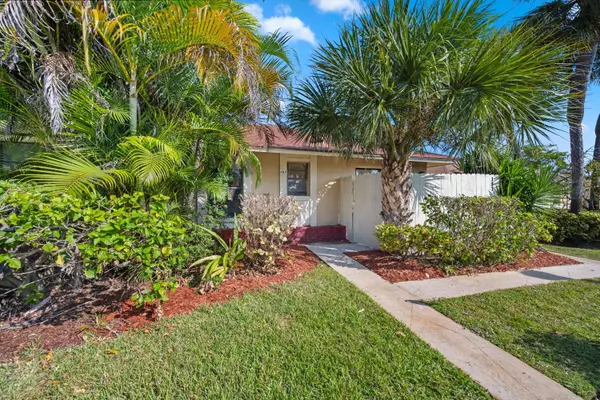 197 SE 1st CIR 15b, Boynton Beach, FL 33435