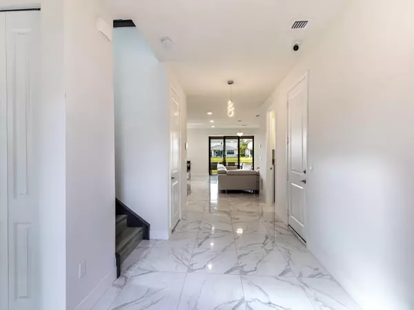 Lake Worth, FL 33463,7191 Montereal PATH