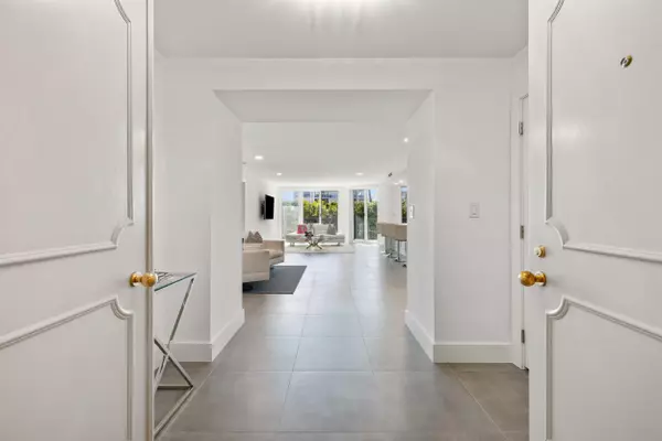 Palm Beach, FL 33480,2778 S Ocean BLVD 203s