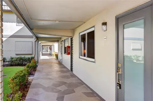 Delray Beach, FL 33446,694 Brittany O