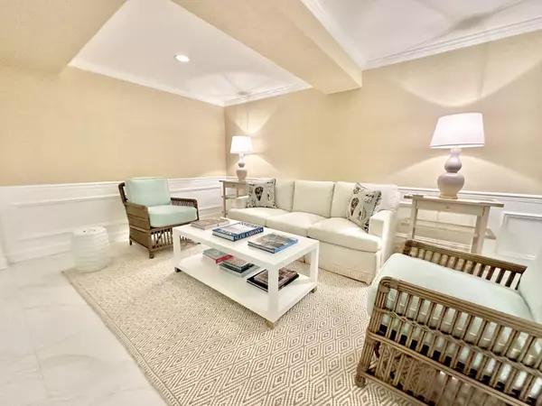 Palm Beach, FL 33480,223 Atlantic AVE 3f