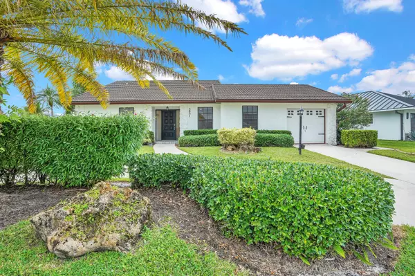 Lake Worth, FL 33467,5901 White Cypress DR