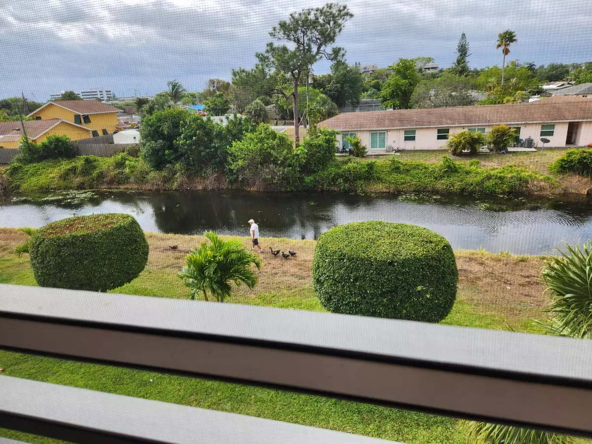 Lake Worth Beach, FL 33461,2606 S Garden DR 304