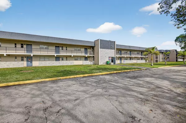 7925 S Colony CIR 203, Tamarac, FL 33321