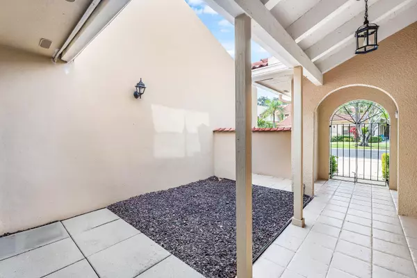 Palm Beach Gardens, FL 33418,816 Windermere WAY