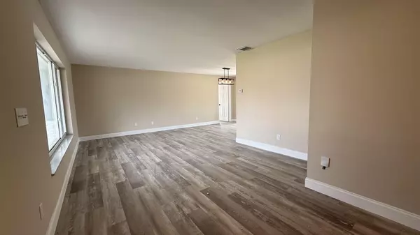 Port Saint Lucie, FL 34983,548 SE Oceanspray TER