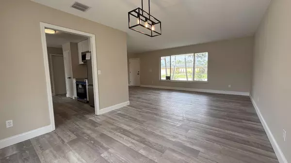 Port Saint Lucie, FL 34983,548 SE Oceanspray TER