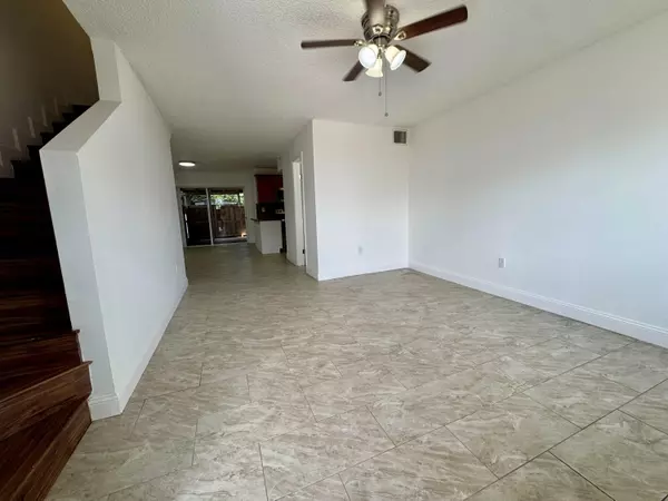Davie, FL 33314,3662 SW 59th AVE 2