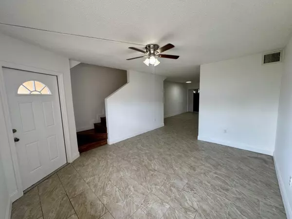 Davie, FL 33314,3662 SW 59th AVE 2