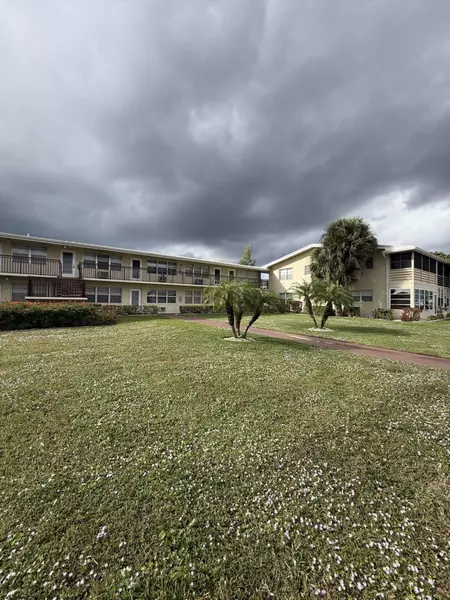 151 Andover F, West Palm Beach, FL 33417