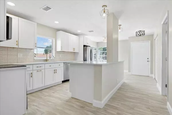 Delray Beach, FL 33484,13921 Royal Palm CT D