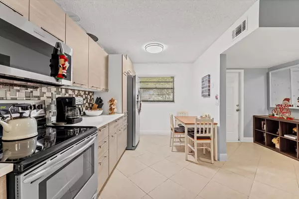 Boca Raton, FL 33428,23466 SW Lyons RD 501