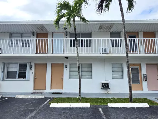 810 Lake Shore DR 14, Lake Park, FL 33403