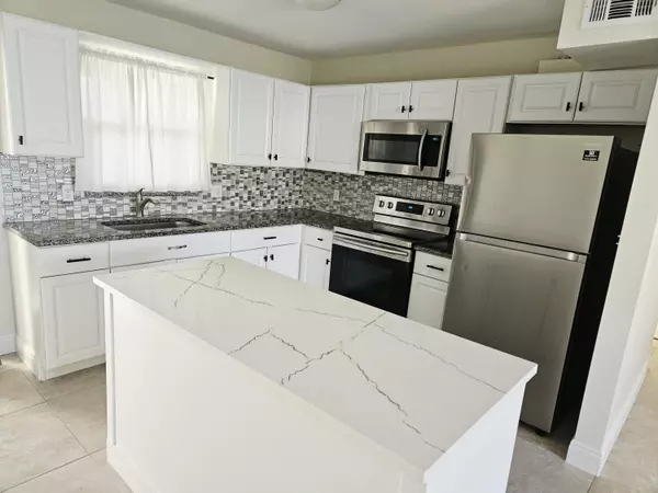 West Palm Beach, FL 33415,5894 Longbow LN 1