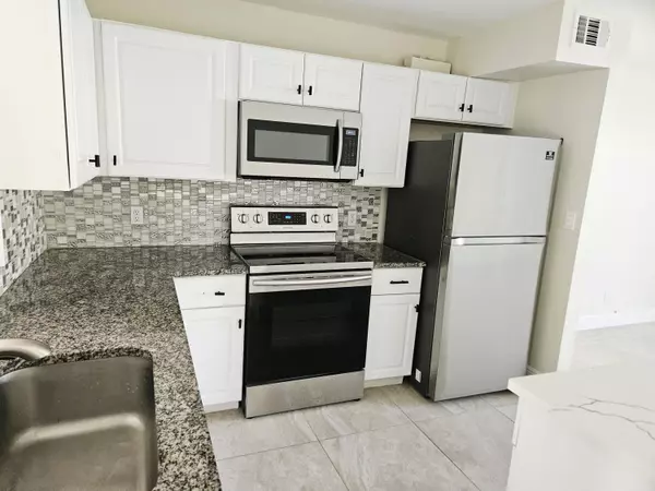 West Palm Beach, FL 33415,5894 Longbow LN 1