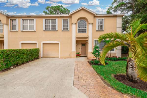 269 Live Oaks LN, Jupiter, FL 33458