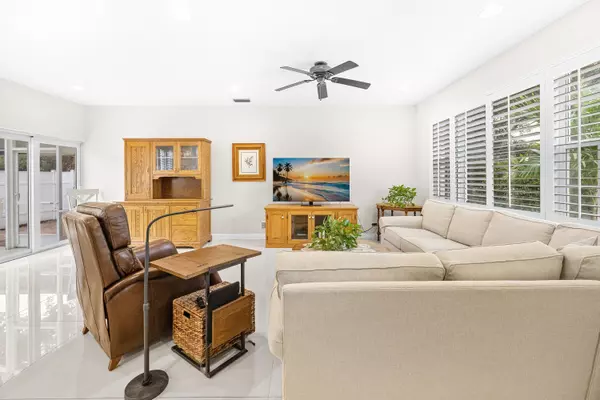 Jupiter, FL 33458,269 Live Oaks LN