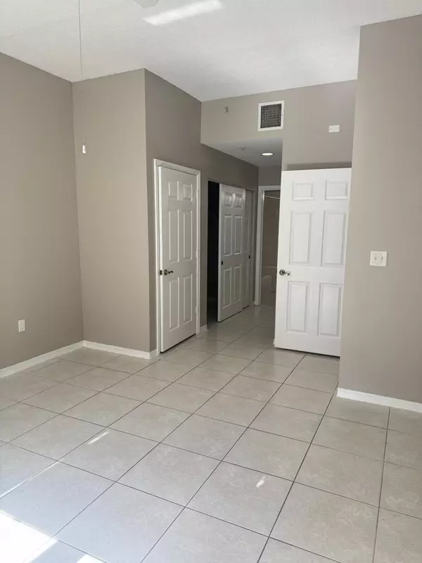 Jupiter, FL 33458,1203 Town Center DR 306