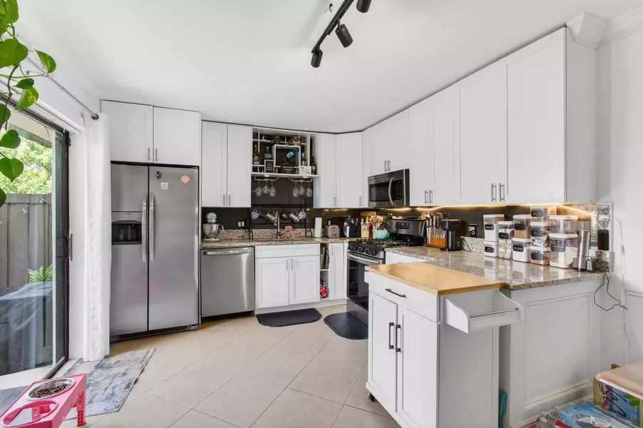 2140 White Pine CIR A, Greenacres, FL 33415