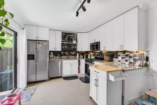 2140 White Pine CIR A, Greenacres, FL 33415