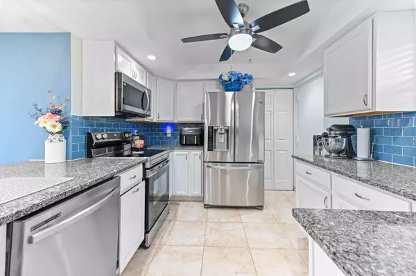 Boca Raton, FL 33487,198 NW 67th 207