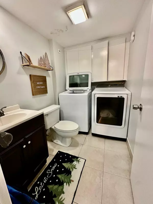 Greenacres, FL 33463,2818 28th LN