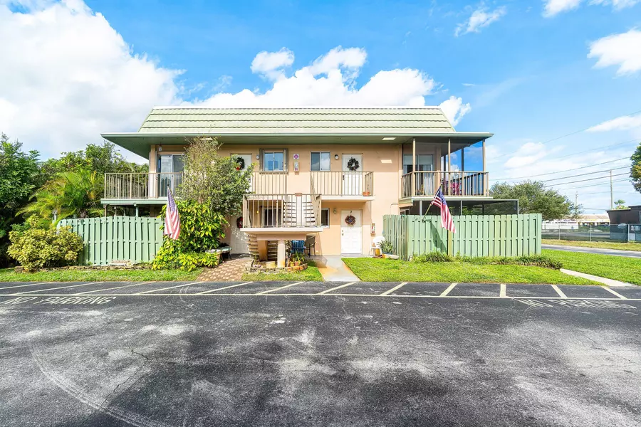 1805 Fairview Villas DR 3, Palm Springs, FL 33406