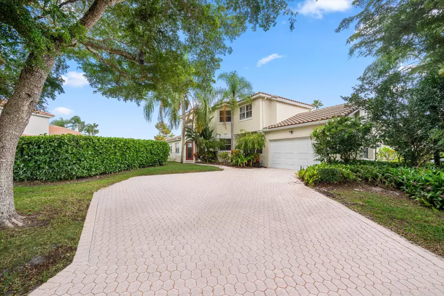 2104 Country Golf DR, Wellington, FL 33414