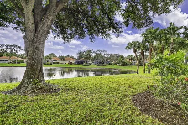 Palm Beach Gardens, FL 33410,520 E Tall Oaks DR