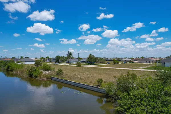 Cape Coral, FL 33993,904 NW 12th AVE