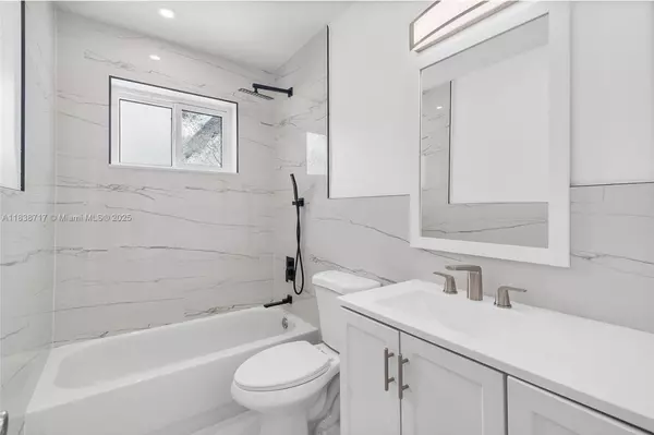 Hollywood, FL 33021,1124 Yale DR