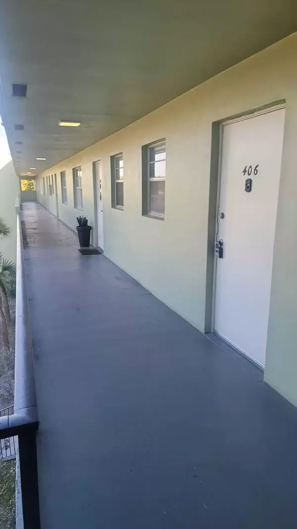 West Palm Beach, FL 33401,1638 Embassy DR 406