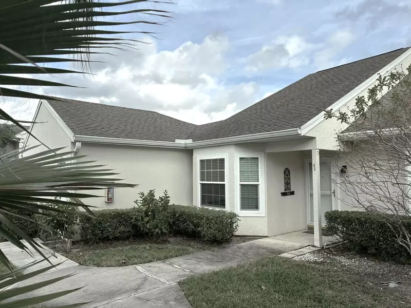 1901 Westminster CIR 1, Vero Beach, FL 32966