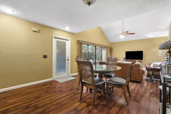 Port Saint Lucie, FL 34952,1100 SE Mitchell AVE 101