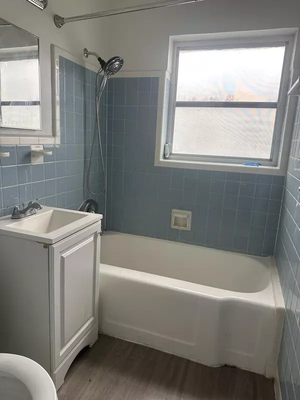 Riviera Beach, FL 33404,178 E 27th ST 2