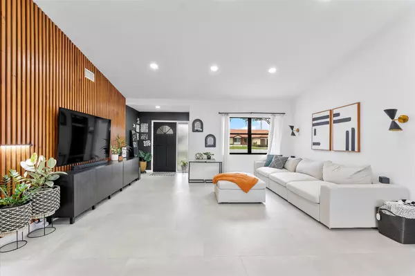 Davie, FL 33331,5700 Hawkes Bluff AVE