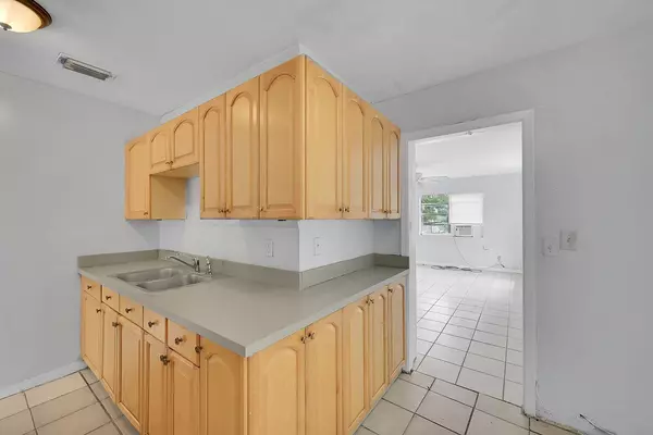 Riviera Beach, FL 33404,1645 W 31st ST