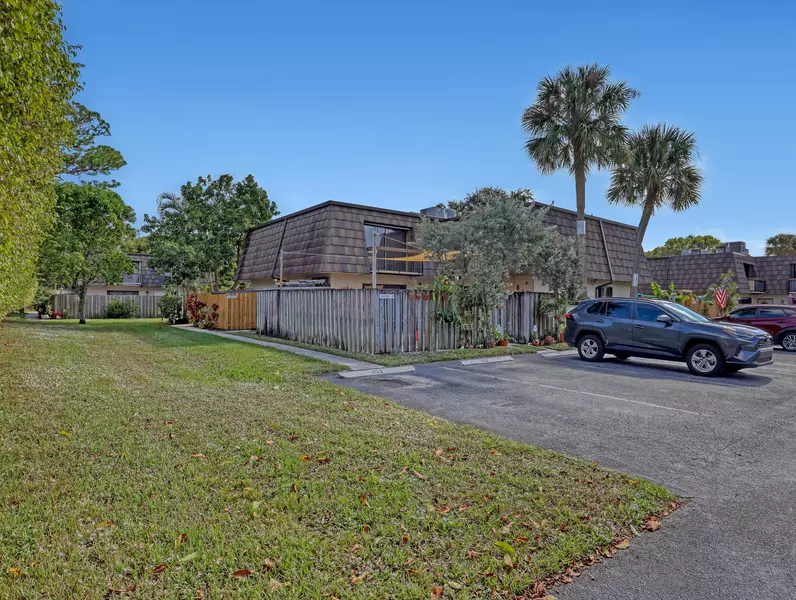 4095 Palm Bay CIR B, West Palm Beach, FL 33406