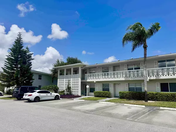 Delray Beach, FL 33445,2811 SW 15th ST 202