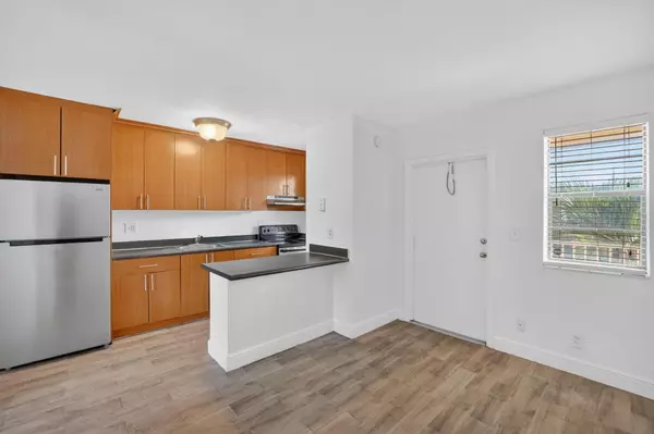 Oakland Park, FL 33334,4071 N Dixie HWY 32