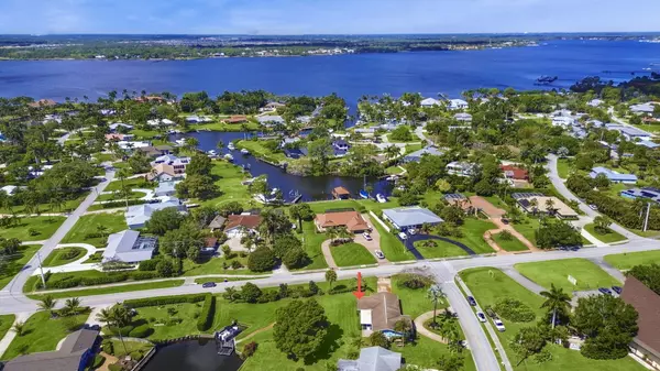 Stuart, FL 34994,1580 NW Lakeside TRL