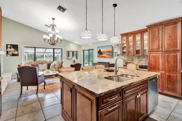 Palm Beach Gardens, FL 33418,168 Thornton DR